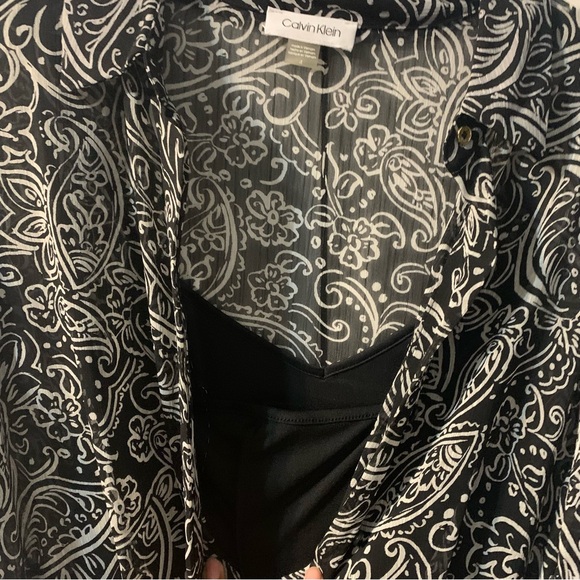 Calvin Klein Black and White Paisley Print Dress with Tie. Size 4 - Picture 11 of 13